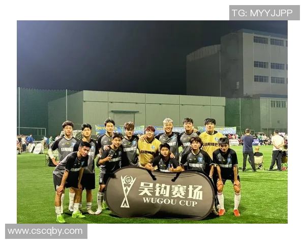 为兄弟出头的足球明星们如何在绿茵场上展现兄弟情深与团结力量