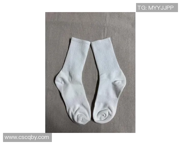 足球明星同款袜子图片大揭秘让你也能拥有球场风范与时尚魅力